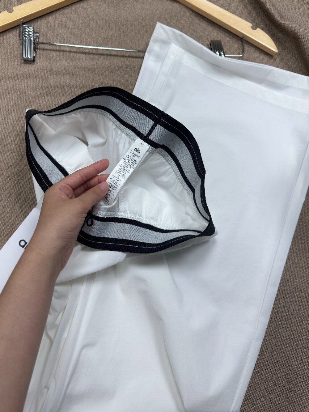 NWT🏇Women's ALO Yoga White Suit Up Trouser Clean Girl Pants 🤍 - Picture 3 of 8